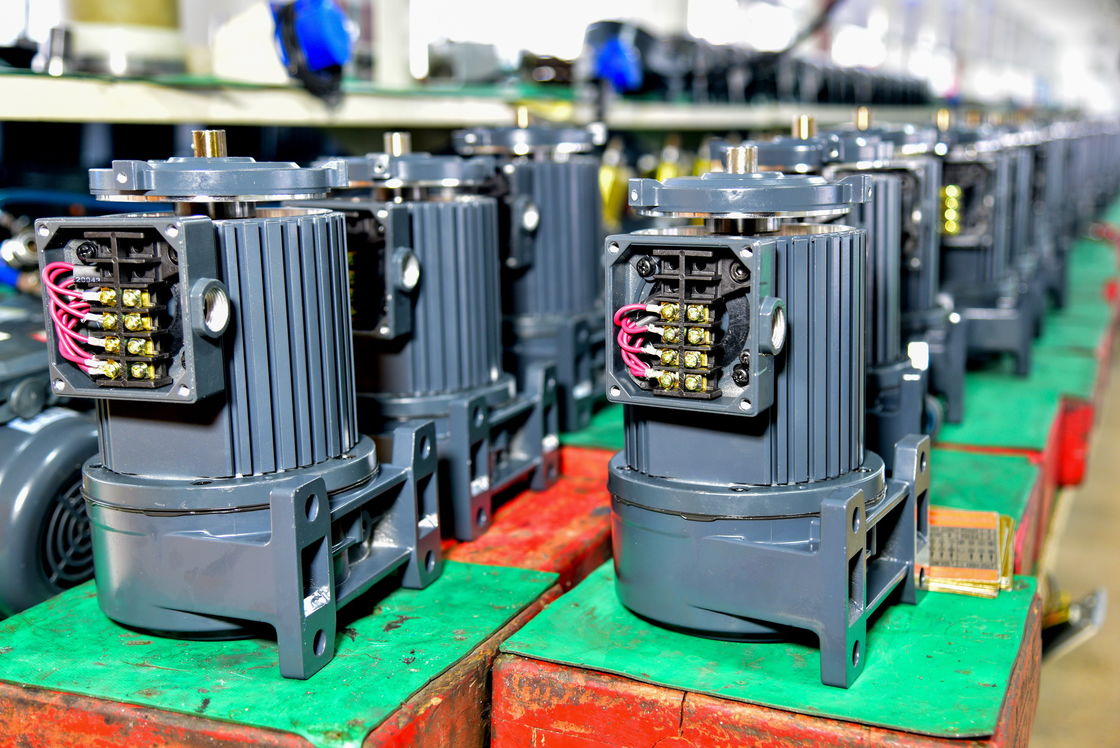 Il MOTORE 3PHASE REDUCTOR del RIDUTTORE del CV dell'ASSE CH32-1500 CH del MOTORE 32MM dell'INGRANAGGIO di CA del CV 1500W 2HP VA IN AUTOMOBILE il CAMBIO del MOTORE ELETTRICO